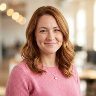 Emily Watson, Chefe de Suporte ao Cliente na Zênite Caudalório, foto de perfil